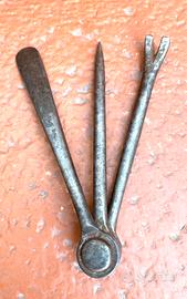 Attrezzo antico multiplo