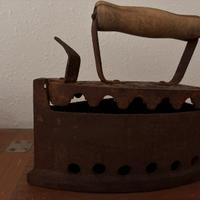 Ferro da stiro antico