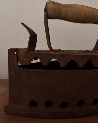 Ferro da stiro antico