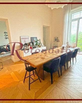 Appartamento di 260 m² con 5 locali e box auto dop