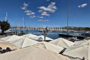 Esclusivo appartamento vista mare e porto sui Bast