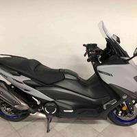 YAMAHA T-Max 560 scooter