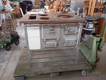 Vecchia stufa cucina economica a legna