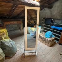 Specchio con armadietto porta gioielli interno