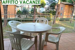 GIUGNO Ampio con terrazzo immerso in un parco