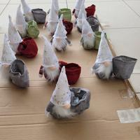 Piccoli gnomi alti 20 cm. porta pianta laterale