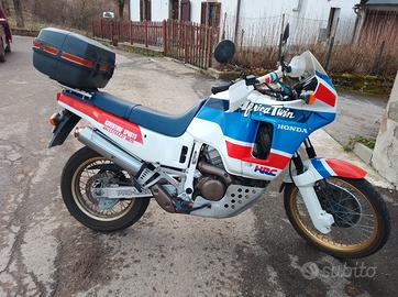 Moto .Honda Africa Twin anno 1991  km 4900.   Euro