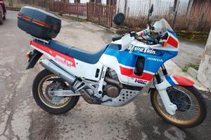 Moto .Honda Africa Twin anno 1991  km 4900.   Euro