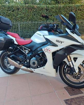 Suzuki GSX S1000 GT come nuova con vari accessori