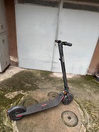 Monopattino elettrico ninebot e25e