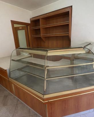 Bancone espositivo refrigerato +arredo