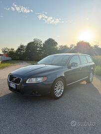 Volvo V70 2.4 D5 Summum