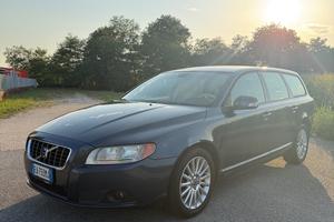Volvo V70 2.4 D5 Summum
