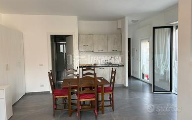 AMPIO MONOLOCALE CON TERRAZZO PRIVATO