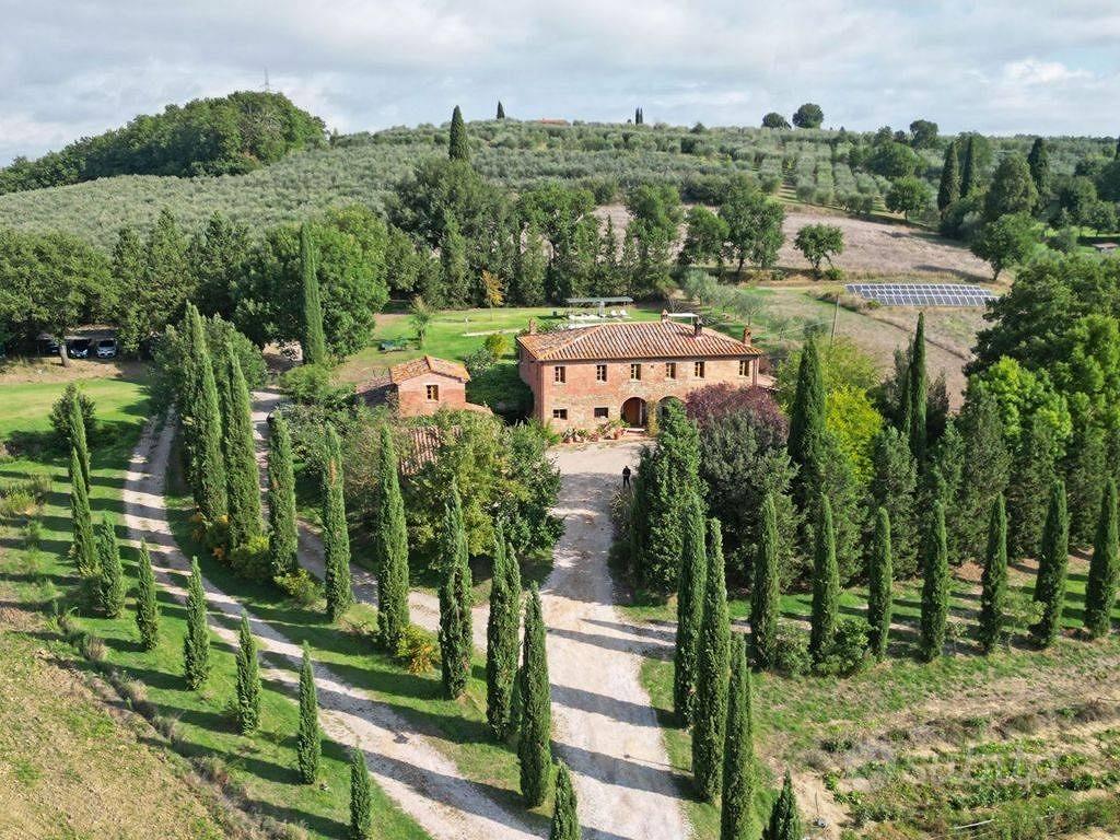 Rustico / Casale di 530 m² con più di 5 locali e b - Vista 3