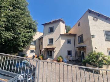 Immobile di 400 m² con più di 5 locali a Roma