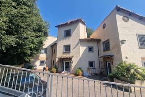 Immobile di 400 m² con più di 5 locali a Roma