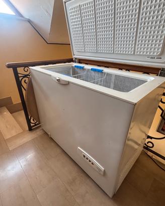 Freezer a pozzetto Whirpool 240 litri funzionante