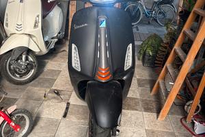 Vespa 125 sprint incidentata