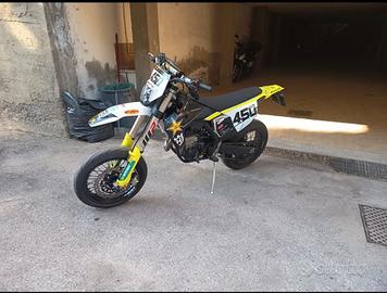 Moto Husqvarna FC 450 Rockstar Edition