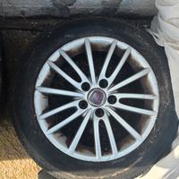 Cerchi in lega Fiat originali 16” con gomme usate
