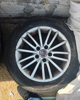 Cerchi in lega Fiat originali 16” con gomme usate

