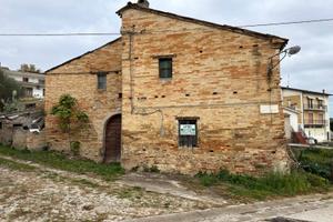 Rudere con terreno - Monterubbiano