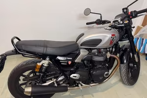 Triumph speed twin 900