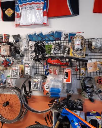 accessori e abbigliamento ricambi per bike e ebike