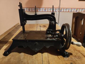 Macchina da cucire a manovella in ghisa – Arca Kar