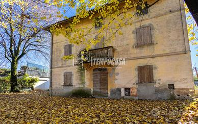 Casa indipendente da ristrutturare con area privat