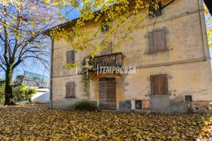 Casa indipendente da ristrutturare con area privat