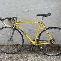 Bici da corsa con cambio e freni shimano