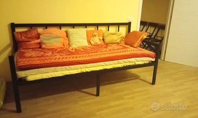 Divano letto in ferro battuto molto robusto