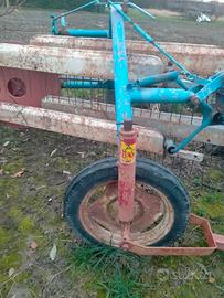 Ranghinatore trattore