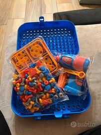 Set costruzioni con bulloni e trapano