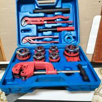 Valigetta filiera con attrezzi per idraulica.