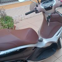 Beverly 300 ie ASR/abs