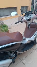 Beverly 300 ie ASR/abs