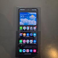 Samsung Galaxy Flip 3