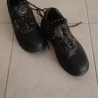 Scarpe da lavoro con punta rinforzata