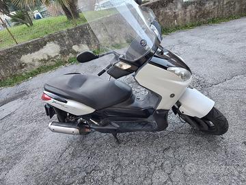 Yamaha X-Max 250