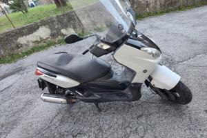 Yamaha X-Max 250
