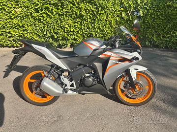 Honda CBR 125R 2012 - solo 2673 km - revisione ok