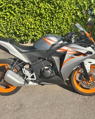 Honda CBR 125R 2012 - solo 2673 km - revisione ok