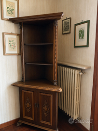 Specchi vintage e mobile in legno stile classico
