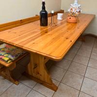 Tavolo in legno, 3 panche e 2 sedie, stile rustico