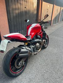 Ducati monster 821