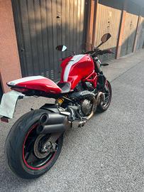 Ducati monster 821