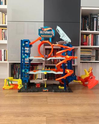 Hot Wheels Ultimate Garage – Mega Garage con pista